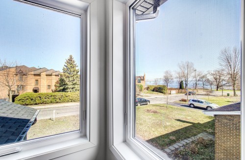 View - 12 Av. Hillside, Pointe-Claire, QC -  Photo Showing Other Room