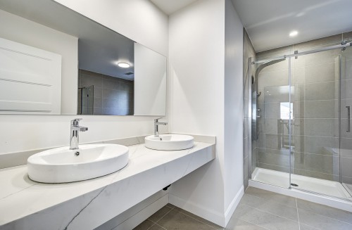 Bathroom - 12 Av. Hillside, Pointe-Claire, QC - Indoor Photo Showing Bathroom