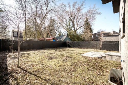 Courtyard - 12 Av. Hillside, Pointe-Claire, QC - Outdoor