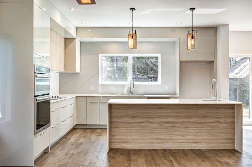 Kitchen - 12 Av. Hillside, Pointe-Claire, QC - Indoor Photo Showing Kitchen With Upgraded Kitchen