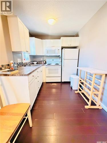 2119 Lorne Street, Regina, SK - Indoor Photo Showing Kitchen