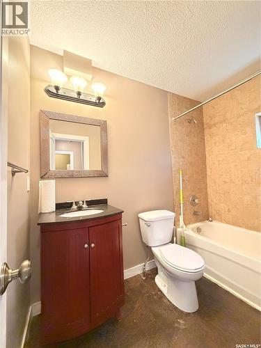 2119 Lorne Street, Regina, SK - Indoor Photo Showing Bathroom
