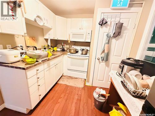 2119 Lorne Street, Regina, SK - Indoor Photo Showing Kitchen