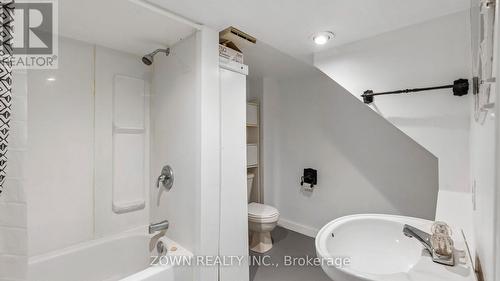 111 Hillyard Street, Hamilton, ON - Indoor Photo Showing Bathroom