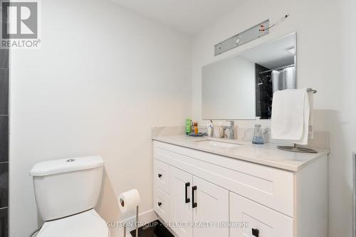 1207 - 380 King Street, London East (East K), ON - Indoor Photo Showing Bathroom