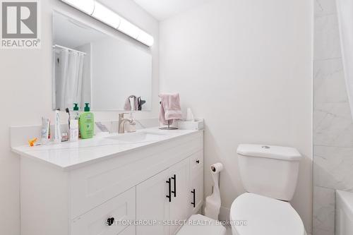 1207 - 380 King Street, London East (East K), ON - Indoor Photo Showing Bathroom
