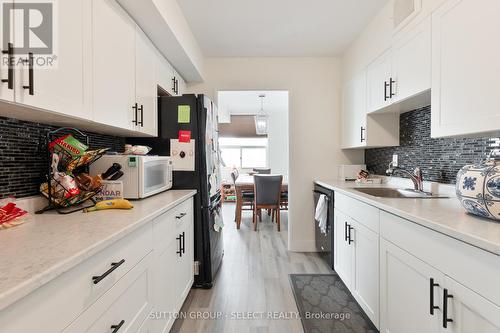 1207 - 380 King Street, London East (East K), ON - Indoor Photo Showing Kitchen