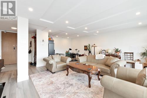1207 - 380 King Street, London East (East K), ON - Indoor Photo Showing Living Room