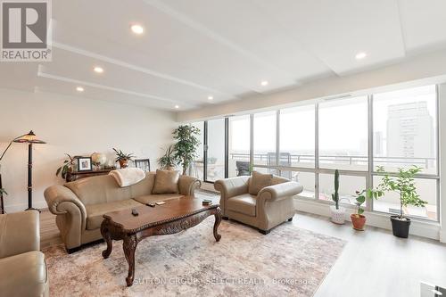 1207 - 380 King Street, London East (East K), ON - Indoor Photo Showing Living Room