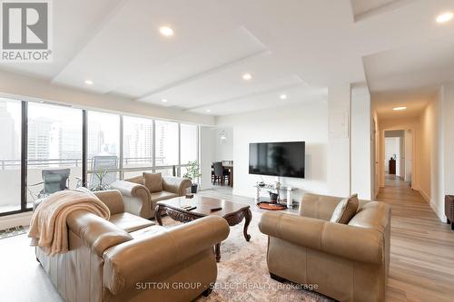 1207 - 380 King Street, London East (East K), ON - Indoor Photo Showing Living Room