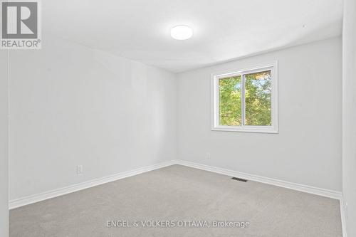 1540 Mimosa Avenue, Ottawa, ON - Indoor Photo Showing Other Room