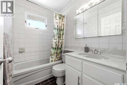 3013 Grant Road, Regina, SK - Indoor Photo Showing Bathroom