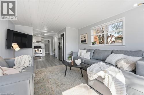 69 Houghton Avenue S, Hamilton, ON - Indoor Photo Showing Living Room