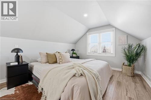 69 Houghton Avenue S, Hamilton, ON - Indoor Photo Showing Bedroom