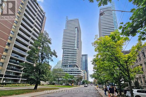 520 - 185 ROEHAMPTON AVENUE  Toronto, ON M4P 0C6
