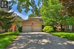 1962 CALGARY Court  Mississauga, ON L5H 4J1