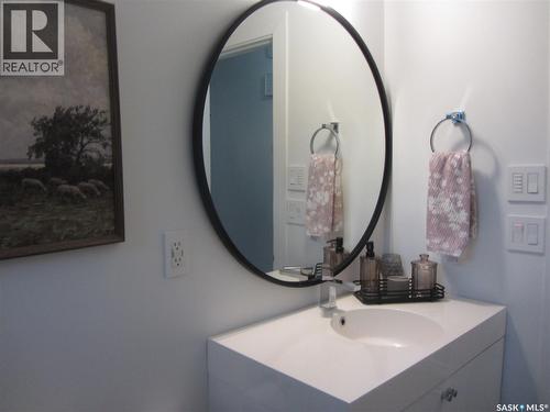 1802 Arlington Avenue, Saskatoon, SK - Indoor Photo Showing Bathroom