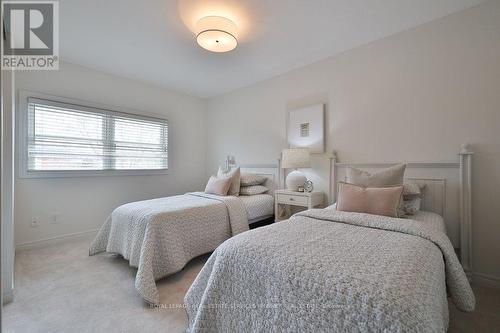 1962 Calgary Court, Mississauga, ON - Indoor Photo Showing Bedroom