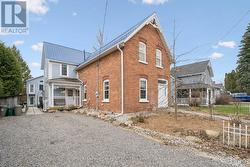 212 JAMES STREET Bracebridge (Macaulay), ON P1L 2B8
