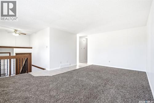 3150 Jenkins Drive E, Regina, SK - Indoor Photo Showing Other Room