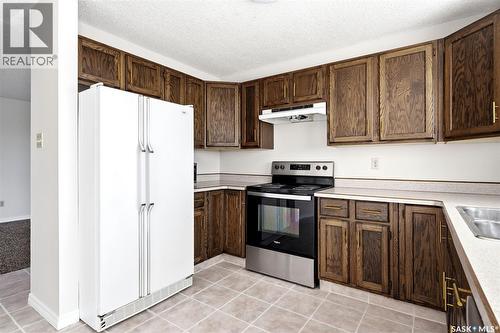 3150 Jenkins Drive E, Regina, SK - Indoor Photo Showing Kitchen With Double Sink