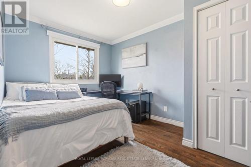 559 Rexway Court, Burlington, ON - Indoor Photo Showing Bedroom
