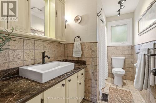 559 Rexway Court, Burlington, ON - Indoor Photo Showing Bathroom
