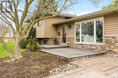 559 Rexway Court, Burlington, ON - Outdoor