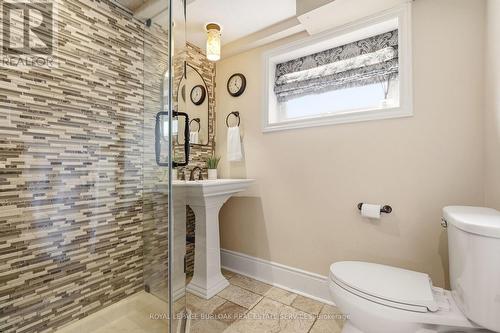 559 Rexway Court, Burlington, ON - Indoor Photo Showing Bathroom