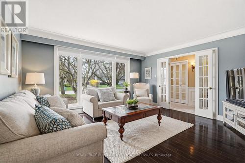 559 Rexway Court, Burlington, ON - Indoor Photo Showing Living Room
