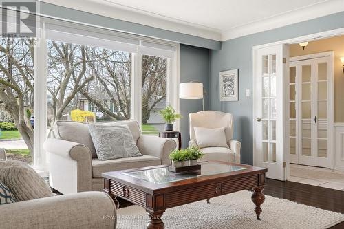 559 Rexway Court, Burlington, ON - Indoor Photo Showing Living Room