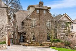 115 INGLEWOOD DRIVE Toronto, ON M4T 1H6