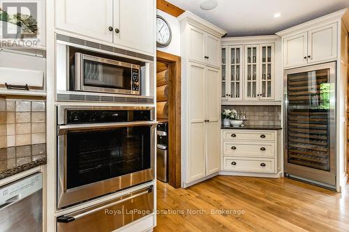 100 Melissa Lane, Tiny, ON - Indoor Photo Showing Kitchen