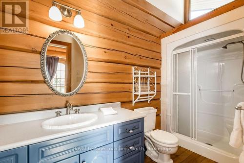 100 Melissa Lane, Tiny, ON - Indoor Photo Showing Bathroom