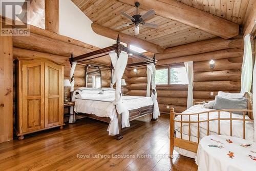 100 Melissa Lane, Tiny, ON - Indoor Photo Showing Bedroom