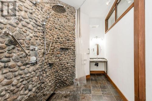 100 Melissa Lane, Tiny, ON - Indoor Photo Showing Other Room