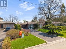 502 FALGARWOOD DRIVE Oakville, ON L6H 1N3