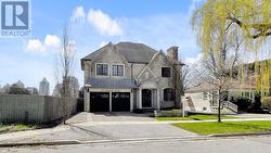 347 ELMWOOD AVENUE Toronto, ON M2N 3N2