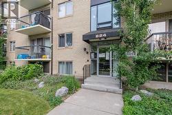 103, 824 4 Avenue NW  Calgary, AB T2N 0M8