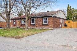 23 SPEARMAN LANE  Ottawa, ON K2L 1Y6