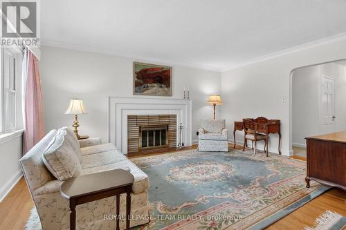 825 Killeen Avenue, Ottawa, ON - Indoor Photo Showing Living Room With Fireplace