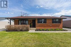 39 HOWARD CRESCENT Kingston (West Of Sir John A. Blvd), ON K7M 3C7