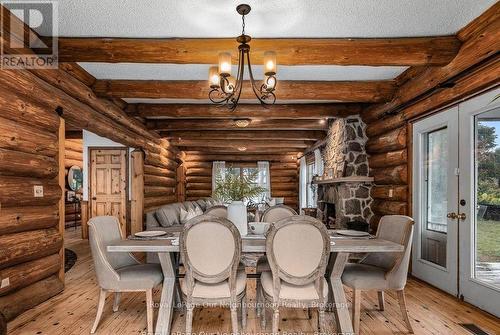 3741 Lakeshore Road E, Clarington, ON - Indoor Photo Showing Dining Room