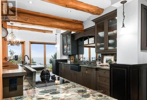 3741 Lakeshore Road E, Clarington, ON - Indoor Photo Showing Kitchen