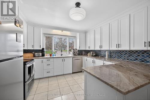 727 Aylmer Crescent, Kingston (South Of Taylor-Kidd Blvd), ON - Indoor Photo Showing Kitchen