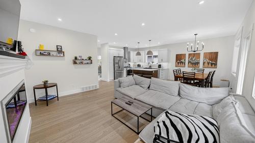 237 Shadow Mountain Boulevard, Cranbrook, BC - Indoor Photo Showing Living Room