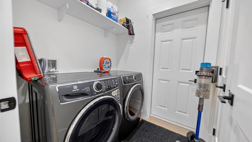 237 Shadow Mountain Boulevard, Cranbrook, BC - Indoor Photo Showing Laundry Room