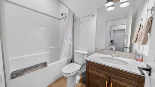 237 Shadow Mountain Boulevard, Cranbrook, BC - Indoor Photo Showing Bathroom
