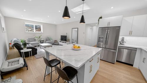 237 Shadow Mountain Boulevard, Cranbrook, BC - Indoor Photo Showing Kitchen With Upgraded Kitchen