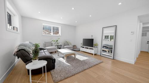 237 Shadow Mountain Boulevard, Cranbrook, BC - Indoor Photo Showing Living Room